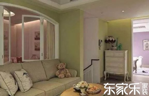 妻子裝修把墻壁刷成五顏六色 家人居然都很喜歡！