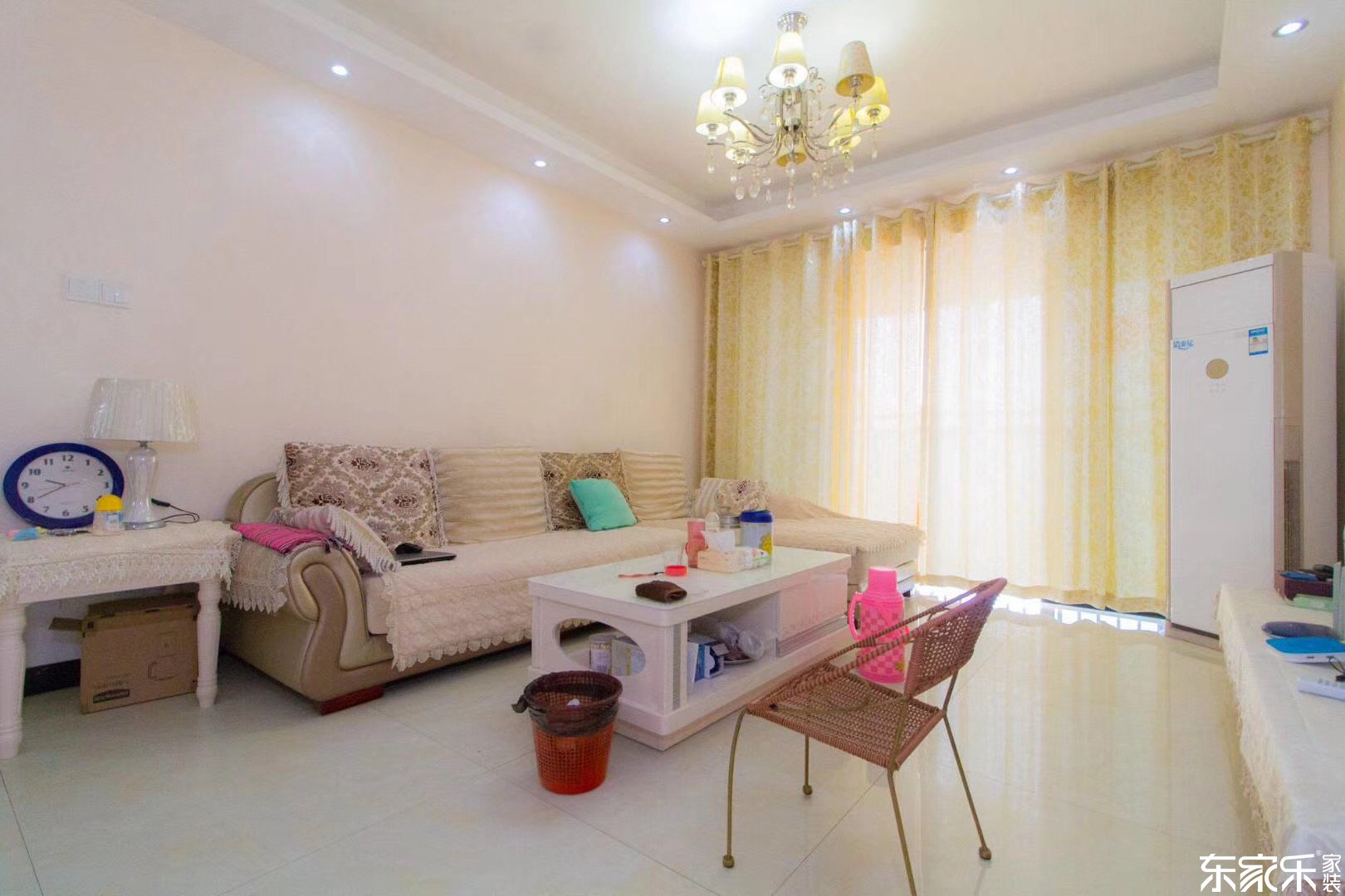 98平現(xiàn)代簡約風格客廳裝飾搭配