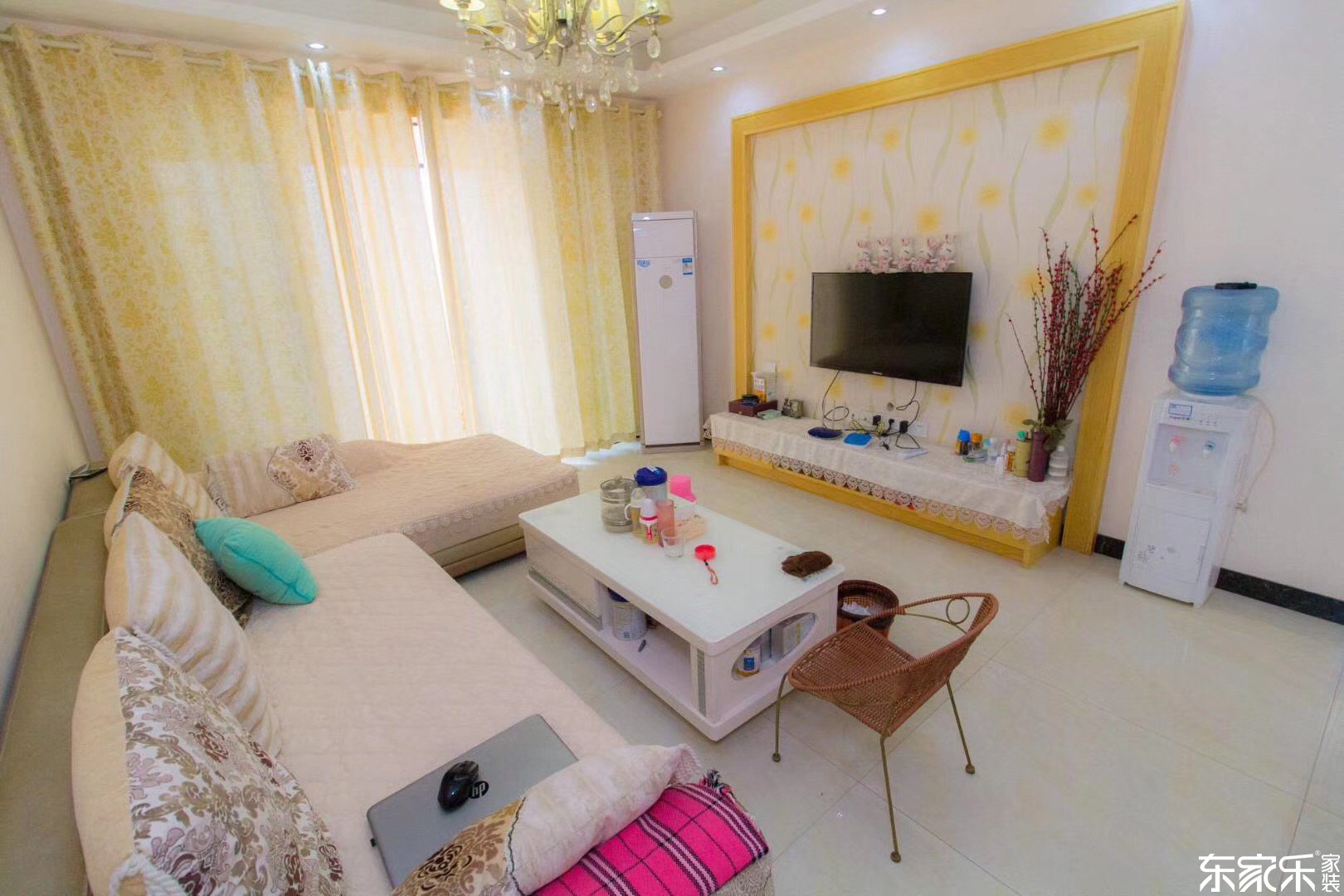 98平現(xiàn)代簡約風格客廳全景圖