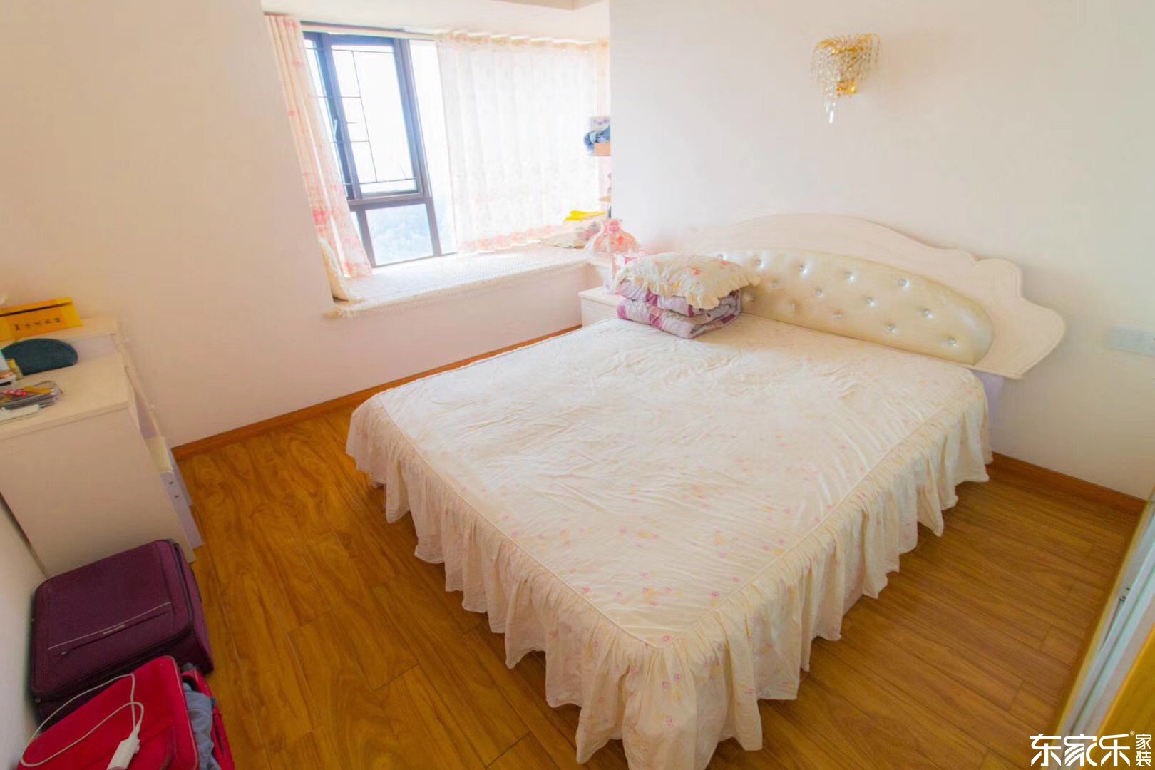 98平現(xiàn)代簡約風格主臥裝飾搭配